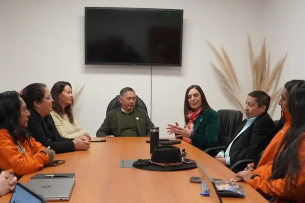 Intercambio de experiencias fortalece el trabajo conjunto entre Rapa Nui, San Pedro de Atacama y Torres del Paine